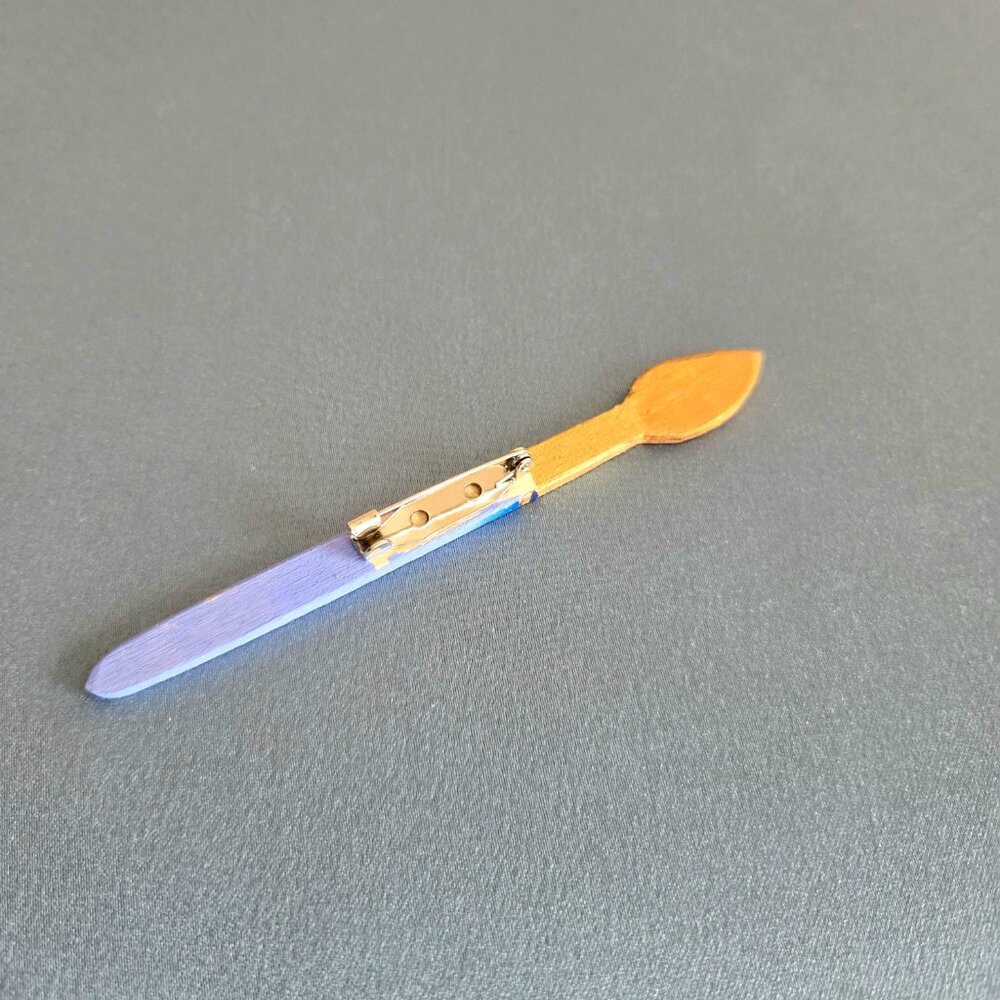 Hand made wooden brooch crafted in the shape of an artist's paintbrush. - Picture 3 of 4